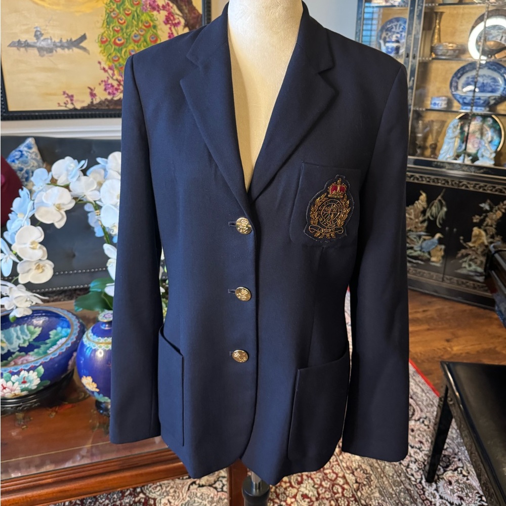 Vintage women’s Ralph Lauren navy blazer in size 8 with emblem